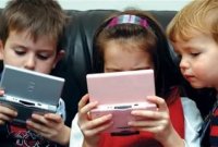 Ученые рассказали о страшных последствиях смартфонов для глаз Ученые рассказали о страшных последствиях смартфонов для глаз
