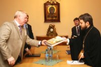 МИТРОПОЛИТ ИЛАРИОН УКРЕПЛЯЕТ ОТНОШЕНИЯ С СЕКТАНТАМИ-БАПТИСТАМИ МИТРОПОЛИТ ИЛАРИОН УКРЕПЛЯЕТ ОТНОШЕНИЯ С СЕКТАНТАМИ-БАПТИСТАМИ