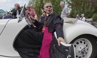 Что заставляет католиков покидать храмы? Что заставляет католиков покидать храмы?