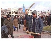 Крымско-татарские бандиты с криками "Крым - это Украина" "Аллах Акбар" устроили драку у Верховной Рады Крымско-татарские бандиты с криками "Крым - это Украина" "Аллах Акбар" устроили драку у Верховной Рады