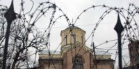 Албанцы закидали камнями сербов, желавших посетить родной город на Рождество Албанцы закидали камнями сербов, желавших посетить родной город на Рождество