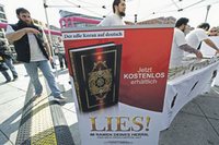 В ГЕРМАНИИ ИСЛАМИСТАМИ РАЗДАЮТСЯ МИЛЛИОНЫ ЭКЗЕМПЛЯРОВ КОРАНА В ГЕРМАНИИ ИСЛАМИСТАМИ РАЗДАЮТСЯ МИЛЛИОНЫ ЭКЗЕМПЛЯРОВ КОРАНА