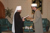 ЧТО МЕШАЕТ МИТРОПОЛИТУ ИЛАРИОНУ (АЛФЕЕВУ) ВОЗВЕЩАТЬ ИСТИНУ? ЧТО МЕШАЕТ МИТРОПОЛИТУ ИЛАРИОНУ (АЛФЕЕВУ) ВОЗВЕЩАТЬ ИСТИНУ?