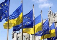 Украина «пытается усидеть на краешках двух стульев» Украина «пытается усидеть на краешках двух стульев»