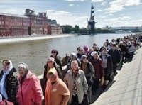 Зачем люди пришли к мощам святителя Николая Чудотворца? Зачем люди пришли к мощам святителя Николая Чудотворца?