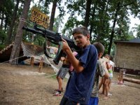 Украинские радикалы проводят военное обучение детей Украинские радикалы проводят военное обучение детей