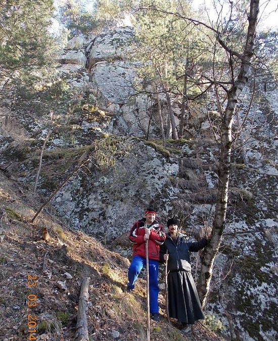 Под крестом (вверху слева). Юсуп Энеев и иеромонах Игорь.jpg Под крестом (вверху слева). Юсуп Энеев и иеромонах Игорь.jpg